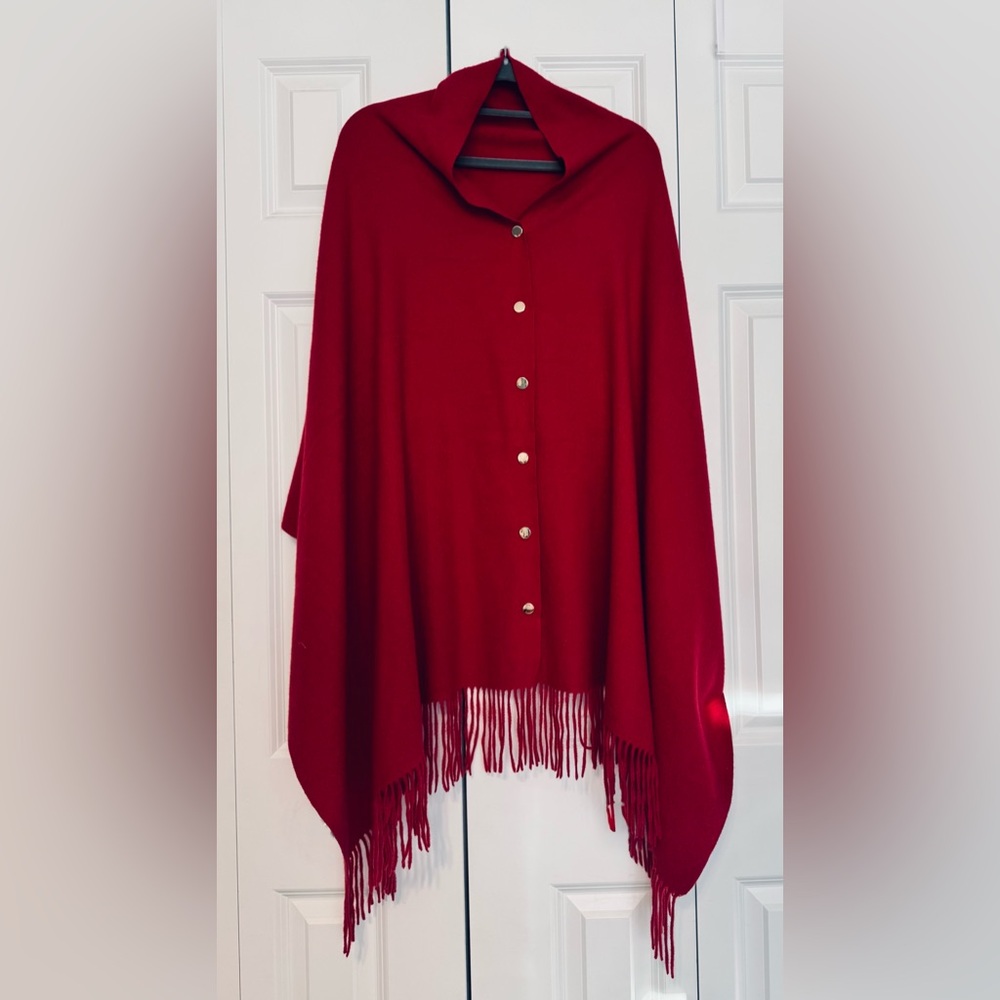 Red Shawl, OS, Gold buttons decorative only, like new. Stunning

Huge Sale